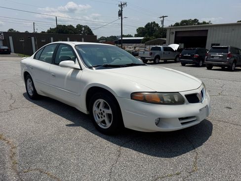 Used 2003 Pontiac Bonneville SE FWD image 3