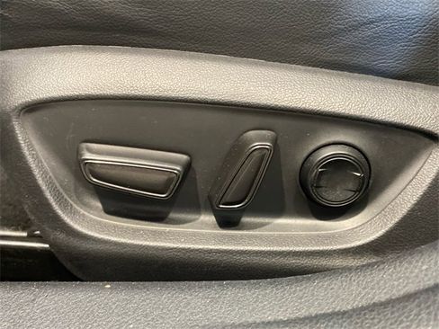 Used 2020 Toyota Camry XLE image 25