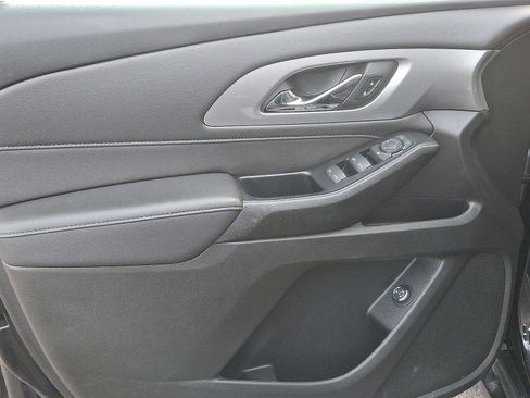 Used 2023 Chevrolet Traverse LT image 12