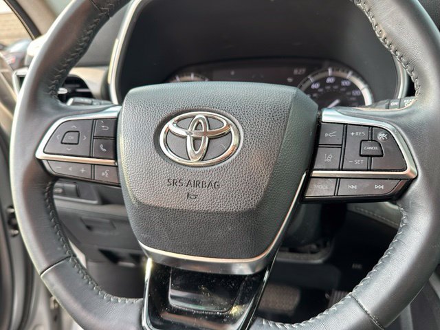Used 2021 Toyota Highlander XLE FWD image 18