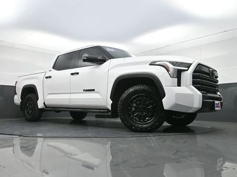 Used 2025 Toyota Tundra SR5 w/ SR5 Convenience Package AWD/4WD image 26