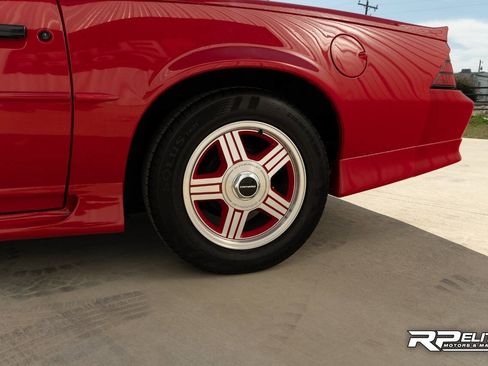 Used 1991 Chevrolet Camaro Z28 RWD image 34