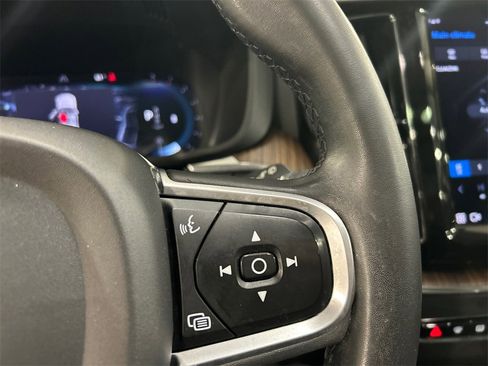 Certified 2022 Volvo XC60 B5 Momentum w/ Climate Package image 15