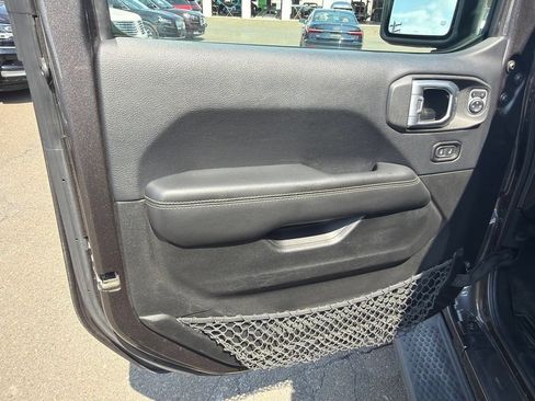 Used 2019 Jeep Wrangler Unlimited Sahara AWD/4WD image 10