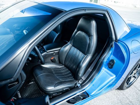 Used 2000 Chevrolet Corvette Coupe w/ Lighting Pkg RWD image 13