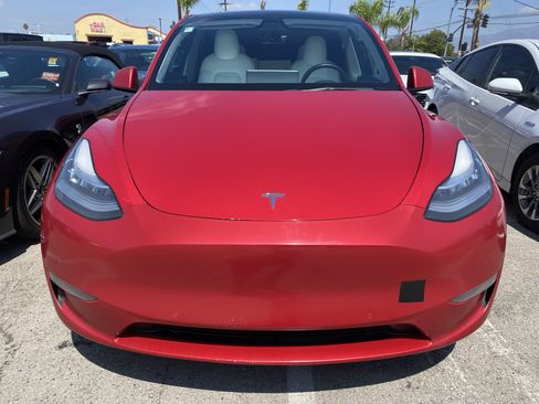 Used 2021 Tesla Model Y Long Range AWD/4WD image 3