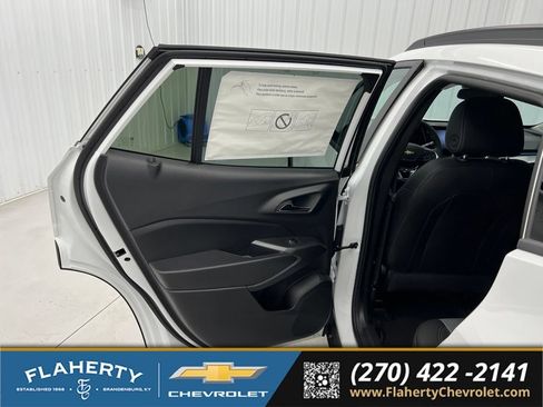 New 2026 Chevrolet Trax LT w/ LT Convenience Package FWD image 10