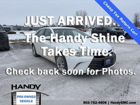 Used 2017 Toyota Camry image 1