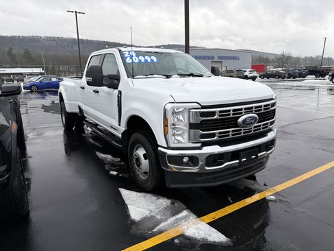 Used 2024 Ford F350 XLT image 2
