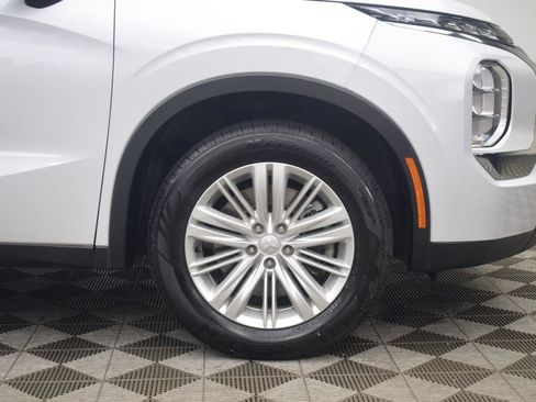 Used 2024 Mitsubishi Outlander ES FWD image 27