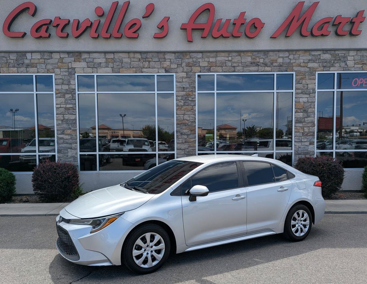 Used 2022 Toyota Corolla LE FWD image 1