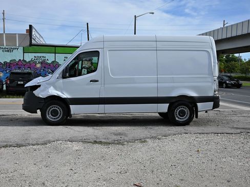 Used 2025 Mercedes-Benz Sprinter 2500 image 6