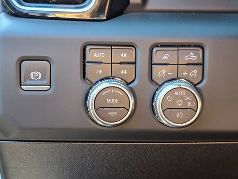 Used 2025 GMC Sierra 3500 Denali Ultimate image 17