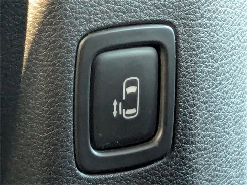 Certified 2024 Kia Carnival LX image 20