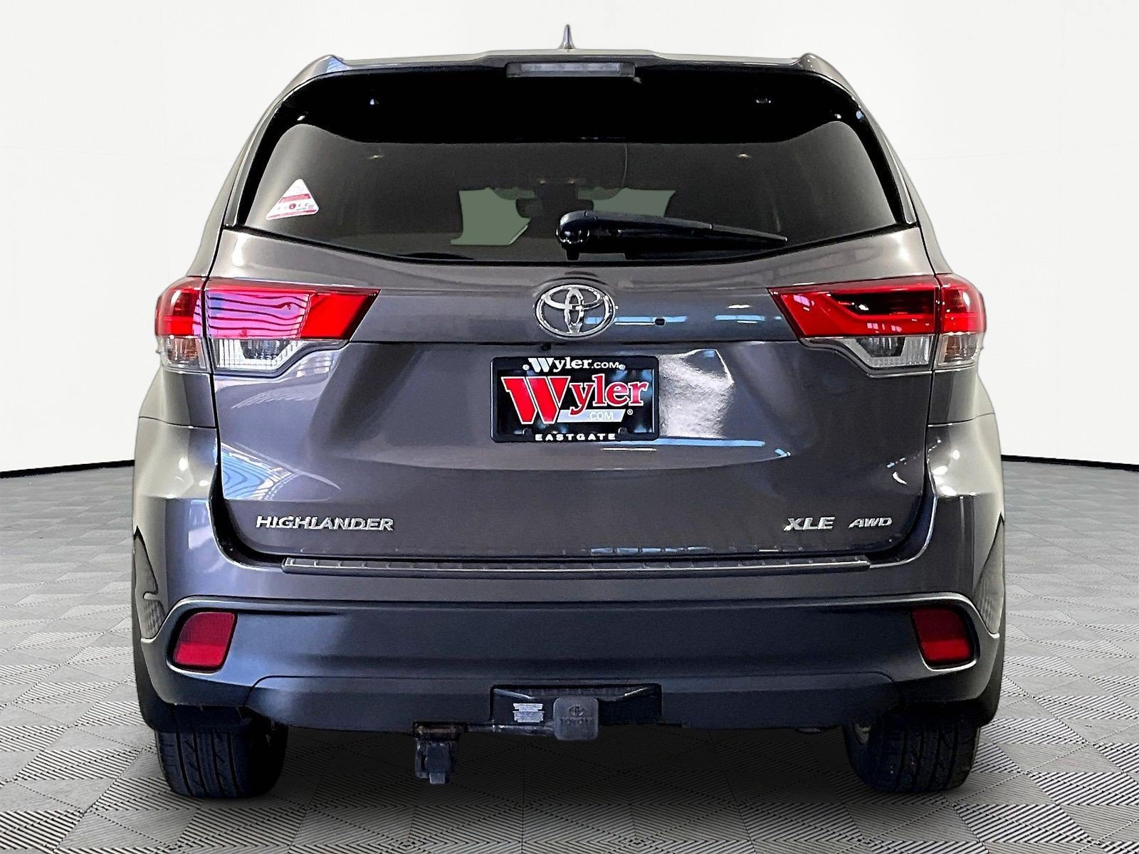 Used 2017 Toyota Highlander XLE AWD/4WD image 5