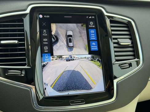 Used 2025 Volvo XC90 B6 Plus w/ Protection Package Premier AWD/4WD image 4