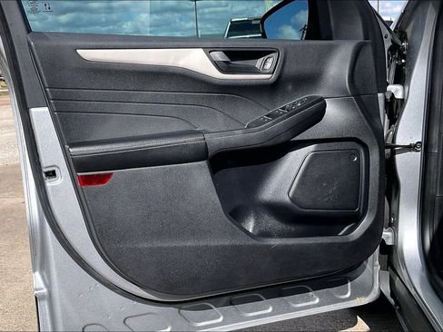 Used 2022 Ford Escape SE w/ SE Sport Appearance Package image 17