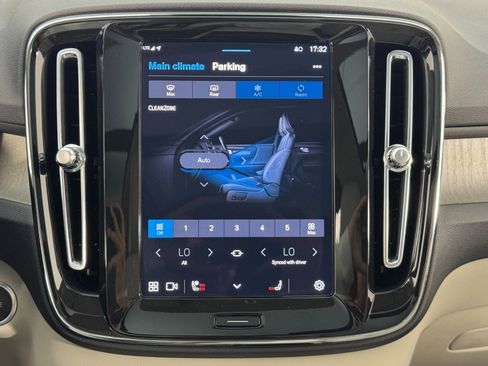 Used 2023 Volvo XC40 B5 Ultimate image 27