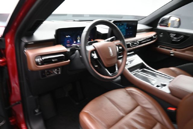 Certified 2025 Lincoln Aviator Reserve w/ Illumination Package AWD/4WD image 9