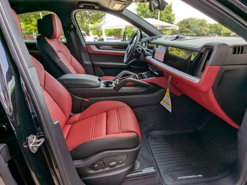 New 2025 Porsche Cayenne S image 25