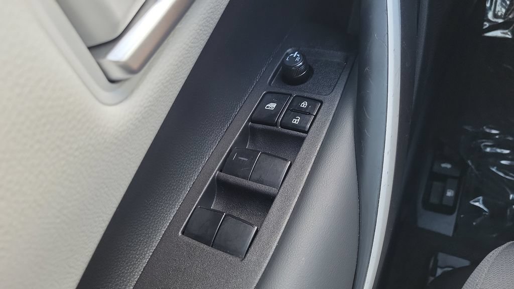 Certified 2025 Toyota Corolla SE FWD image 18