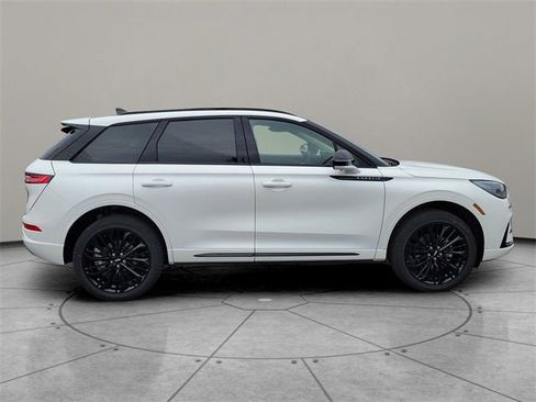 New 2026 Lincoln Corsair Premiere image 11