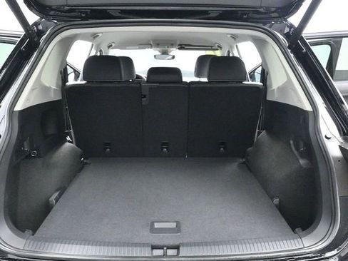 Used 2024 Volkswagen Tiguan SE image 13