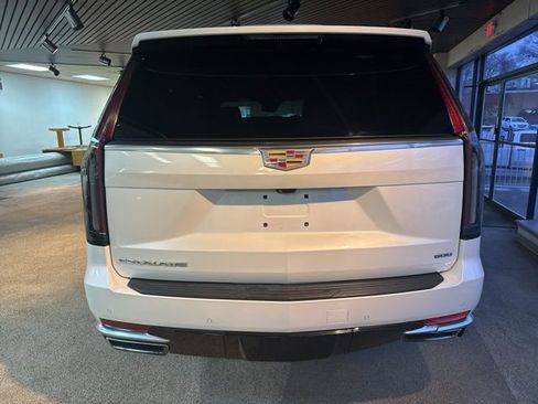 Used 2023 Cadillac Escalade ESV Premium Luxury image 5