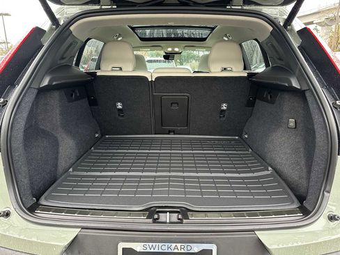 Certified 2023 Volvo XC40 B5 Plus w/ Protection Package Premier image 14