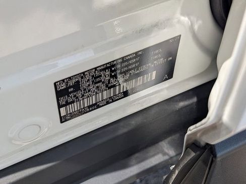 Used 2021 Toyota RAV4 XLE w/ Convenience Package FWD image 20