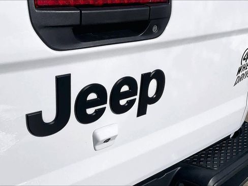 Certified 2024 Jeep Gladiator Sport image 30