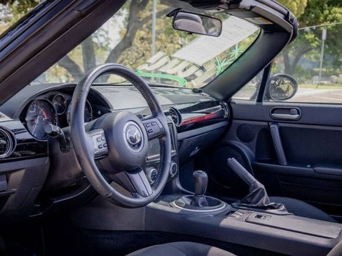 Used 2014 MAZDA MX-5 Miata Club image 23