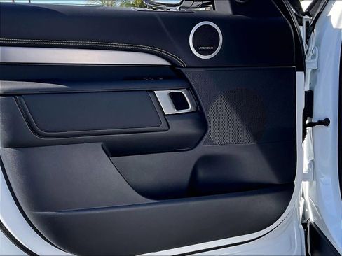 Used 2025 Land Rover Discovery Dynamic SE image 24