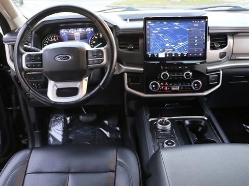 Used 2024 Ford Expedition XLT image 18