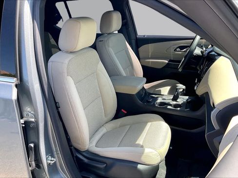 Used 2023 Chevrolet Traverse LS w/ Safety Package FWD image 9