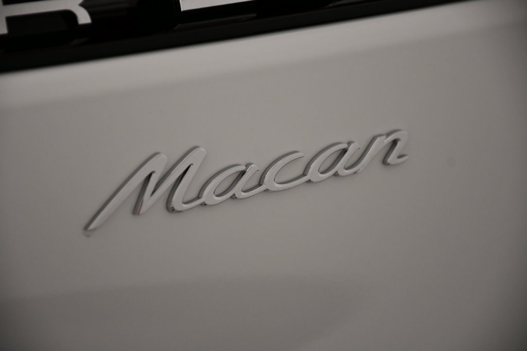 Certified 2026 Porsche Macan Turbo AWD/4WD image 11