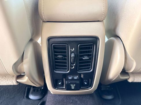 Used 2017 Jeep Grand Cherokee Limited w/ Luxury Group II RWD image 18