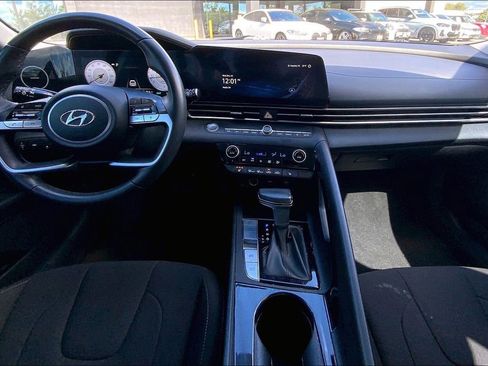 Used 2023 Hyundai Elantra SEL w/ Convenience Package image 13