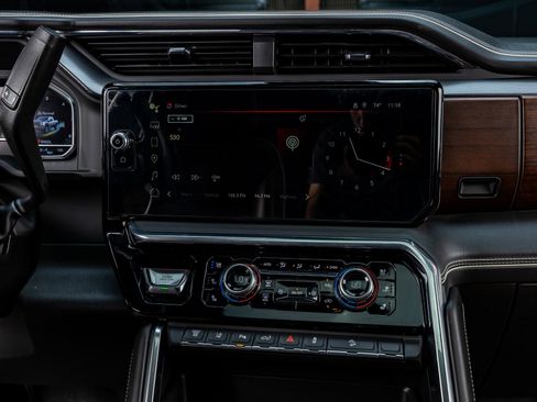 Used 2025 GMC Sierra 2500 Denali Ultimate image 23