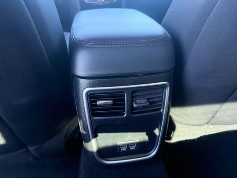 Used 2023 Chrysler 300 Touring w/ Sport Appearance Package image 15