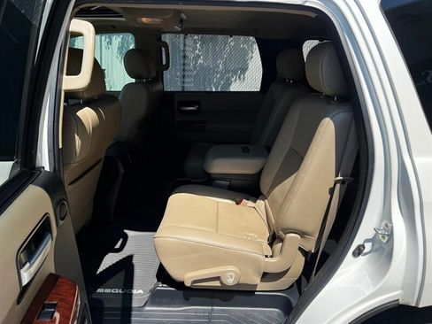 Used 2019 Toyota Sequoia Platinum w/ Carpet Mat Package (TMS) AWD/4WD image 23