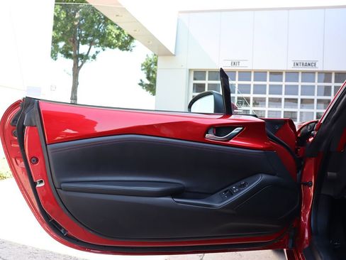 Used 2017 MAZDA MX-5 Miata RF Grand Touring image 59