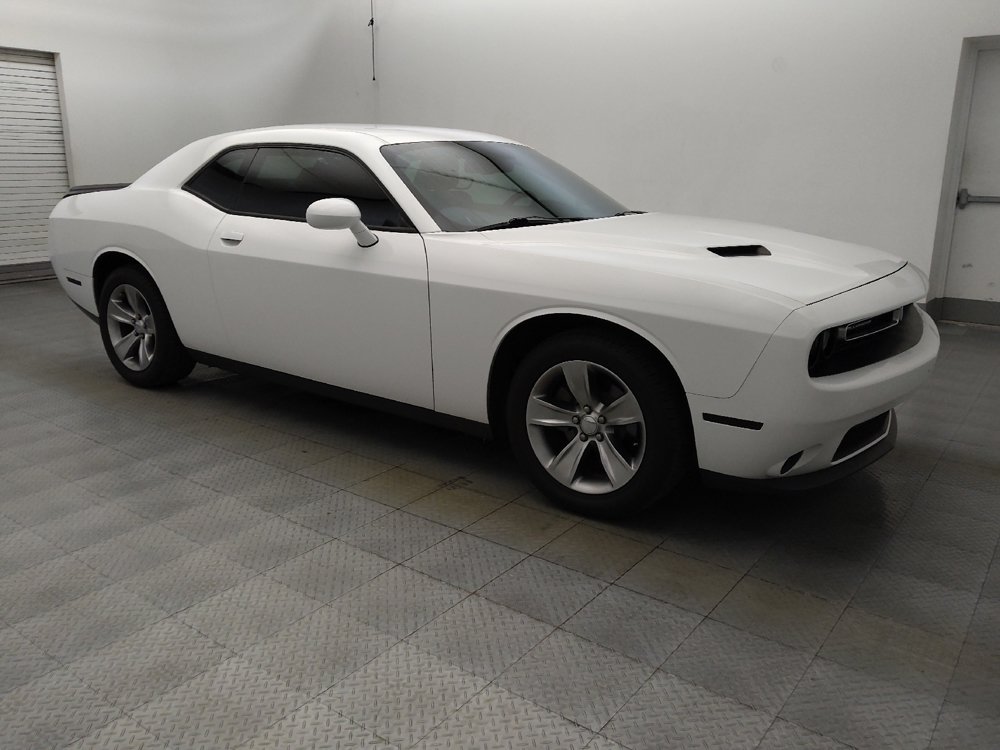 Used 2016 Dodge Challenger SXT RWD image 11