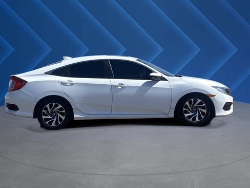 Used 2018 Honda Civic EX image 2