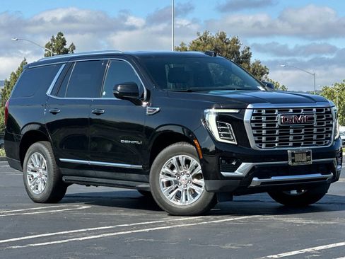 Used 2025 GMC Yukon Denali AWD/4WD image 2