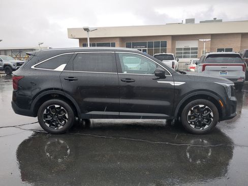 Certified 2024 Kia Sorento S image 6