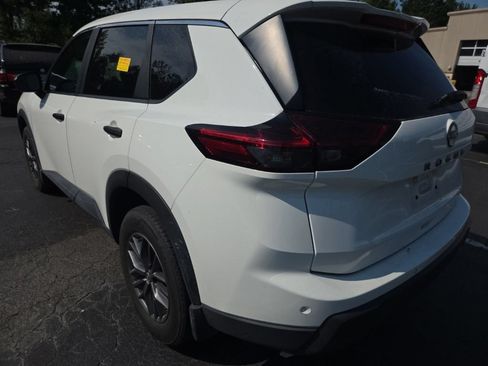 Used 2024 Nissan Rogue S FWD image 4
