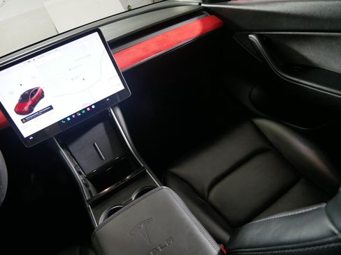 Used 2021 Tesla Model Y Long Range AWD/4WD image 11