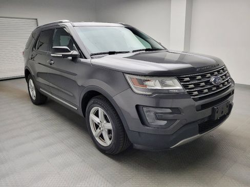 Used 2017 Ford Explorer XLT w/ Equipment Group 202A AWD/4WD image 13