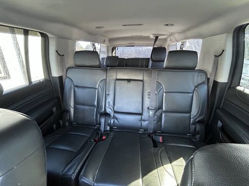 Used 2017 GMC Yukon XL SLE image 18